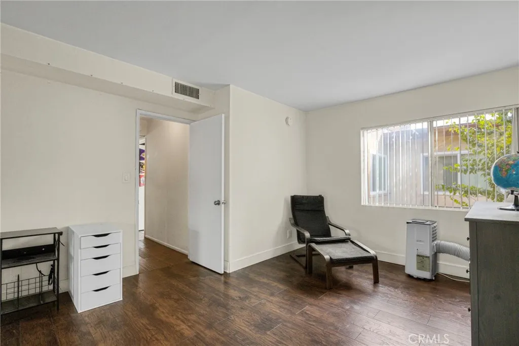 7300 Lennox Avenue J5, Van Nuys, California 91405 home-pic-14